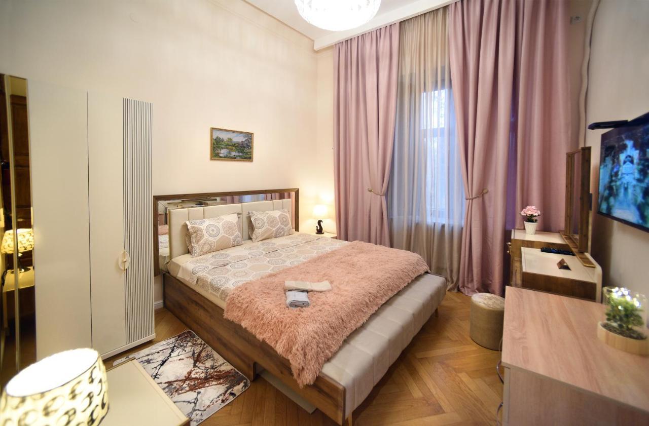City Lux Hotel Tiflis Exterior foto